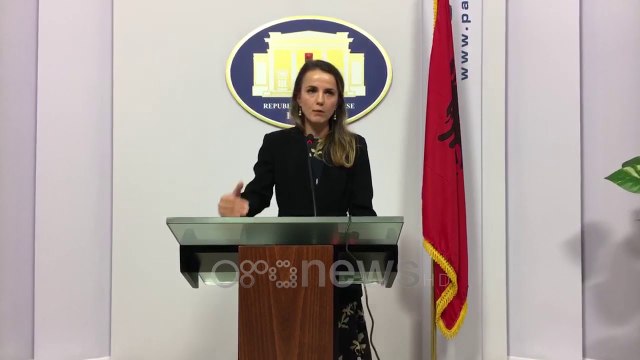 Ora News - Hajdari nxjerr 3 emrat që e hoqën si kryetare grupi