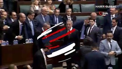 Hulusi Akar'dan 'asker selamı'