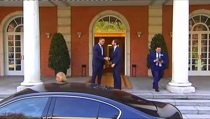 Pedro Sánchez recibe a Pablo Casado para analizar la situación en Cataluña