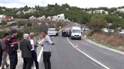 Denizli'de kamyon traktöre çarptı: 3 ölü, 1 yaralı