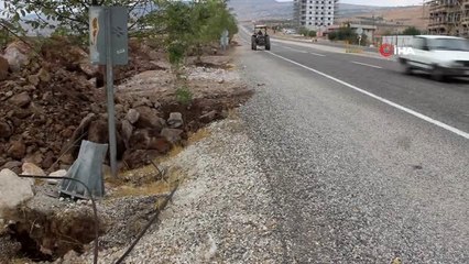 Aniden açılan damper MOBESE direğini devirdi