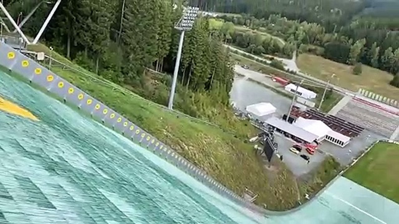 Le terrible crash en VTT de Fischbach lors d’un saut depuis un tremplin de saut à ski