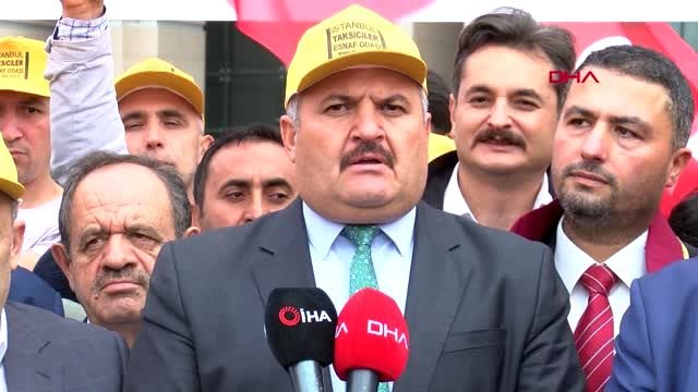 Taksıcıler uber davası için adliye önünde toplandı, kararı değerlendirdi