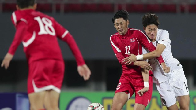 평양원정 축협 직원 축구인가 싶을 정도의 강한 몸싸움 / YTN