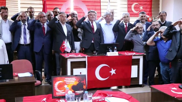 Aksaray Belediyesi Meclisi'nden Barış Pınarı Harekatı'na asker selamlı destek