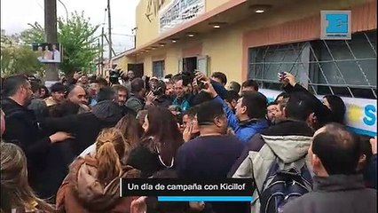 Un día de campaña con Kicillof: avalanchas, selfies y política a bordo del Renault Clio