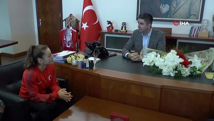 Başkan Gökhan Yüksel, dünya ikincisi boksör Buse Naz Çakıroğlu'nu ağırladı