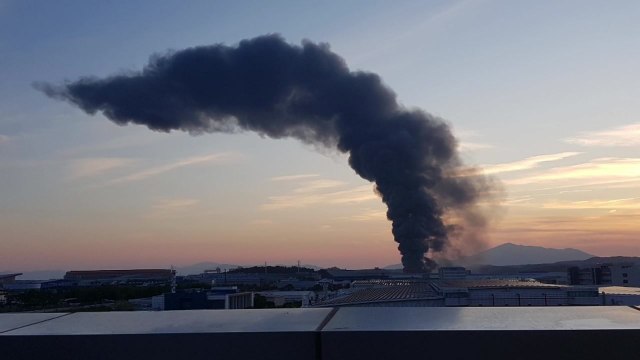 사천 선박 부품 제조업체 불...4,800㎡ 전소 / YTN