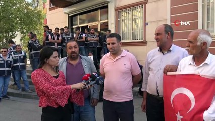 HDP önündeki ailelerden ‘Asker selamlı’ destek