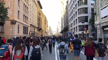 Els estudiants arriben a la Via Laietana