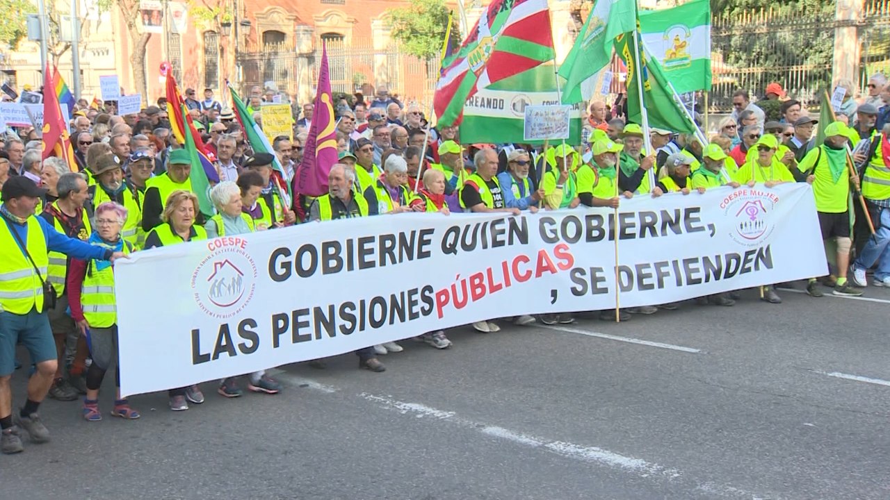 Miles de personas se manifiestan en Madrid para reivindicar las pensiones