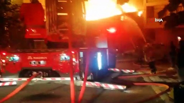 Ümraniye Dudullu’ da bir cila atölyesinde yangın çıktı. Olay yerine çok sayıda itfaiye ekibi sevk edildi.
