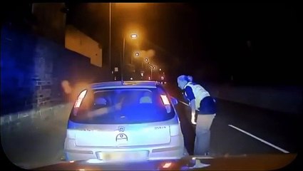 Ficou tão nervoso em operação STOP que nem percebeu bem as instruções da polícia...