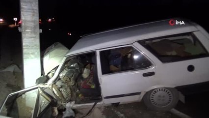 Otomobil direğe çarptı: 2 yaralı