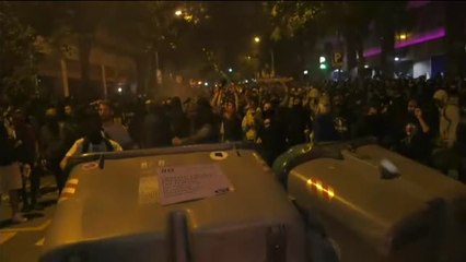 Barricadas de fuego en los alrededores de la Consellería de Interior en Barcelona