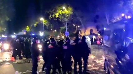 Siguen las cargas policialesen la manifestación de Barcelona