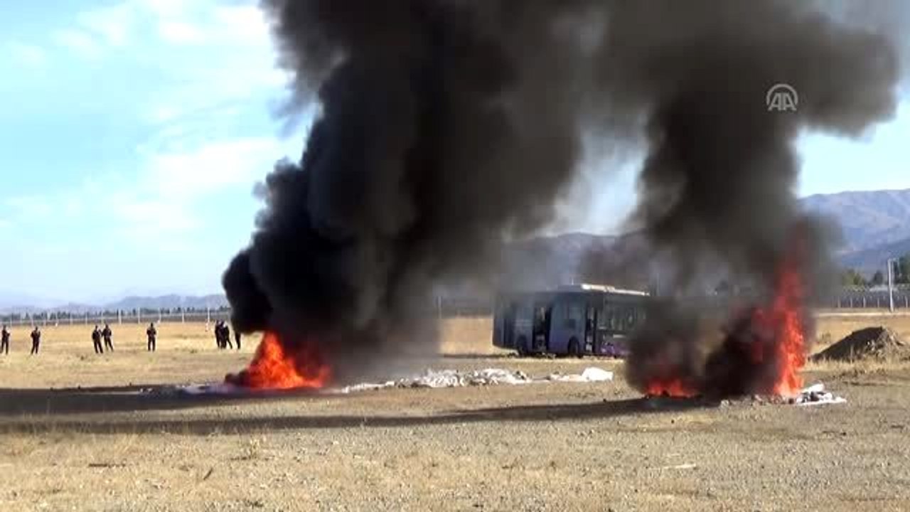 Yüksekova Selahaddin Eyyubi Havalimanı'nda yangın tatbikatı