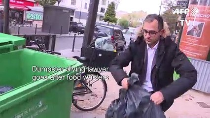 Food waste: hunting through the garbage in Paris
