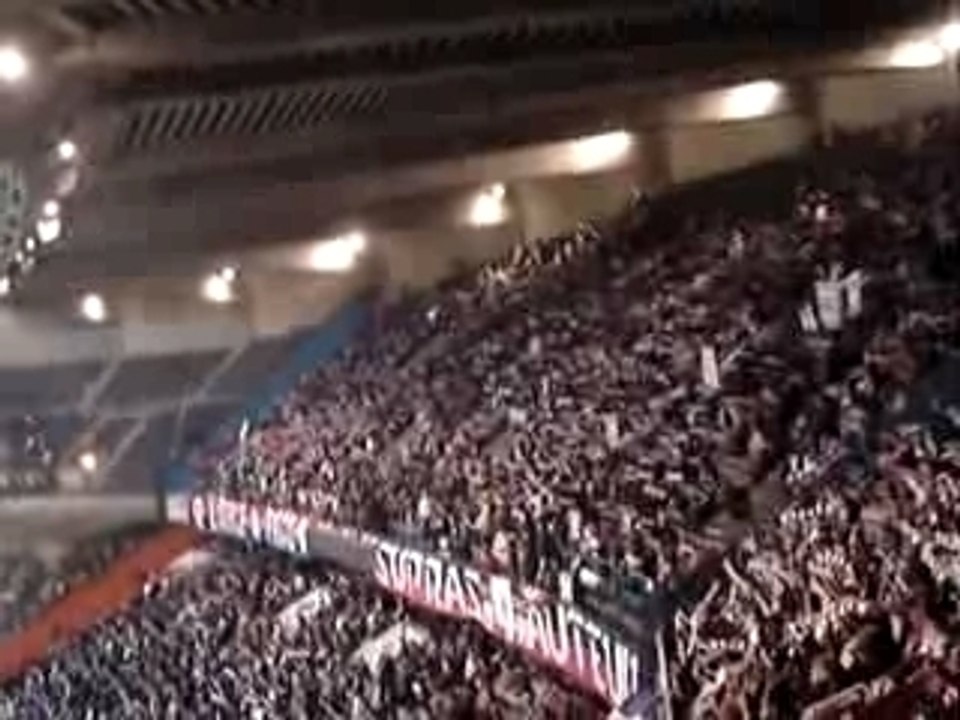 Let's go, oh ville de lumiere avec tendu d'echarpes