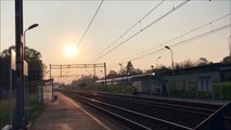 Un idiot traverse la voie ferrée au moment où un TGV entre en gare