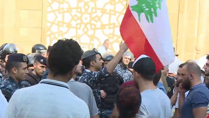 عودة المظاهرات بلبنان والحكومة تؤجل جلستها المقررة اليوم