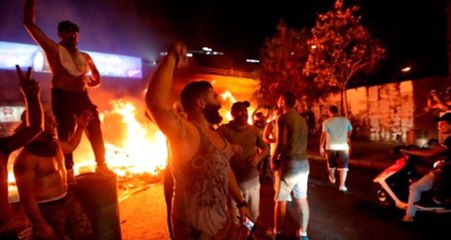 Lübnan'da Whatsapp'a uygulanan vergilerle ilgili yapılan gösteriler sonrası hükümet geri adım attı