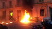 Persisten los duros enfrentamientos entre encapuchados y la Policía en Via Laietana