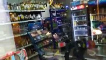Un periodista de VilaWeb, testimoni d'una greu agressió de la BRIMO dins d'una botiga