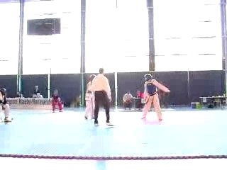 combat serré round 1