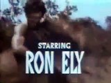 La femme de l'acteur américain Ron Ely, qui a incarné Tarzan, poignardé à mort par leur fils avant d'être abattu par la police de Santa Barbara
