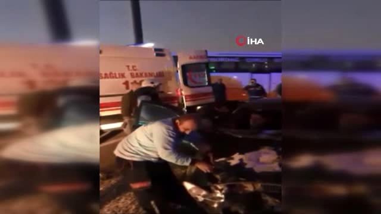 Trafik kazasında araçta sıkışan sürücü itfaiye tarafından kurtarıldı