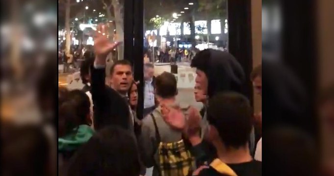 Este es Raimon Senpau, director del lujoso Hotel Condes de Barcelona, que dio barricada a los indepes más violentos: Estáis en casa