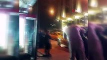 Taksim’de yabancı uyruklu iki kadının saç saça baş başa kavgası kamerada