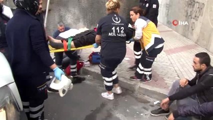Başakşehir'de servis aracı kontrolden çıkarak trafoya çarptı.