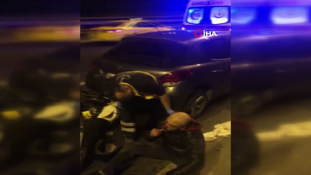Küçükçekmece’de çekici bekleyen otomobile motosiklet çarptı