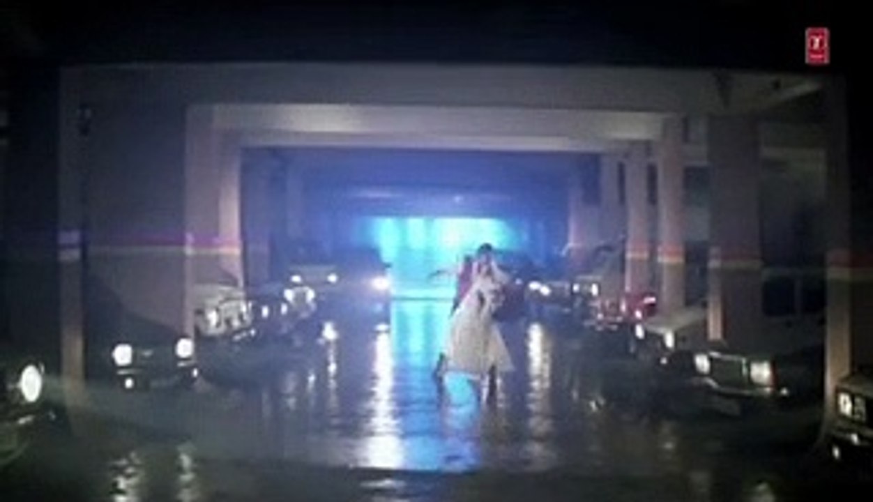 DIL KYU DARHAKTA HAIN