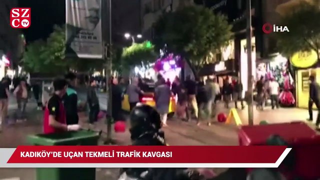 Taksiciden aracına tekme atan şahsa uçan tekme