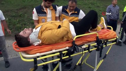 Emniyet şeridindeki otomobile motosiklet çarptı: 1 yaralı