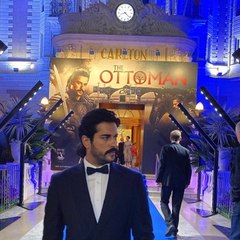 ميران بطل مسلسل "زهرة الثالوث" يحرج بوراك أوزجيفيت.. فيديو يرصد الواقعة