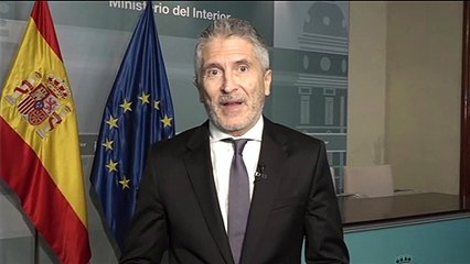 Marlaska dice que fue a tomarse «una hamburguesa» al bar de copas mientras ardía Barcelona