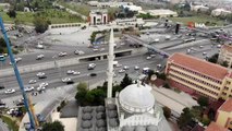 Avcılar'da minaresi yıkılan caminin diğer minaresinin de sökümüne başlandı