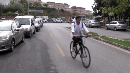 Sokağa terk edilse de "parmakları"yla başarıya koştu