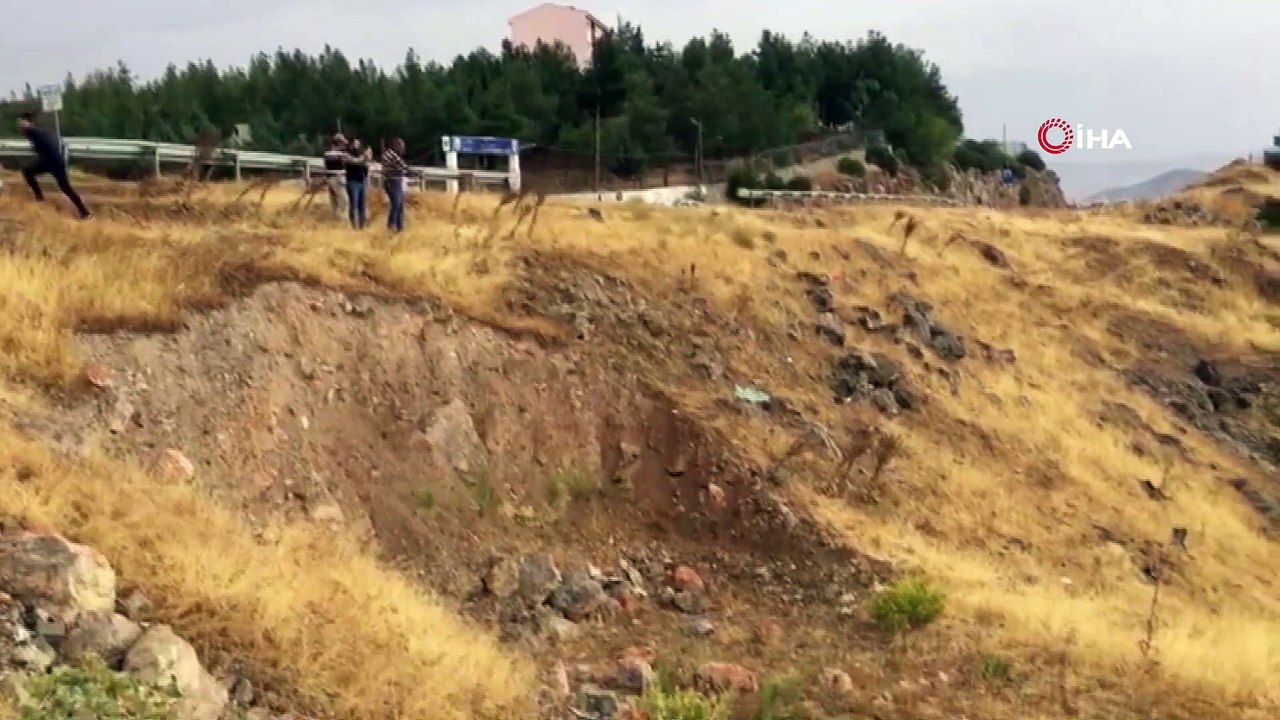 Okul yolunda feci kaza...Türkçe öğretmeni okul yolunda geçirdiği trafik kazasında hayatını kaybetti