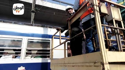 أول قطار يمر في موقع عطل الخط الأول للمترو