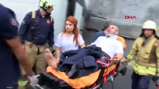 Başakşehir'de işçi servisi duvara çarptı: 8 yaralı