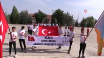 Barış Pınarı Harekâtına destek veren öğrenciler gövdeleriyle ay yıldız yaptılar