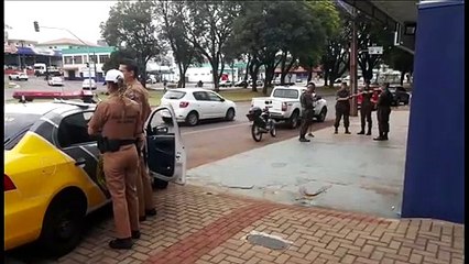 Veículo do Exército e moto se envolvem em colisão na Região do Bairro São Cristóvão
