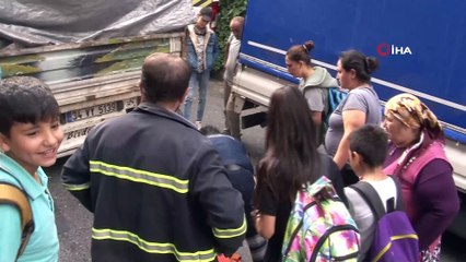 Beyoğlu’nda yasak parklar nedeniyle yolda yürümek zorunda kalan öğrenciye kamyonet çarptı