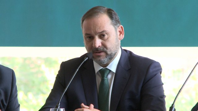 Ábalos: Torra es un interpuesto de un fugado que sigue en ese error