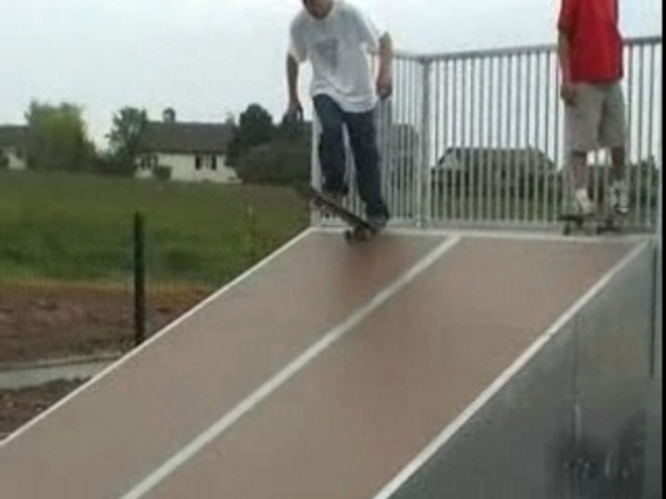 Skate team TofT Fabien flip Bs blunt